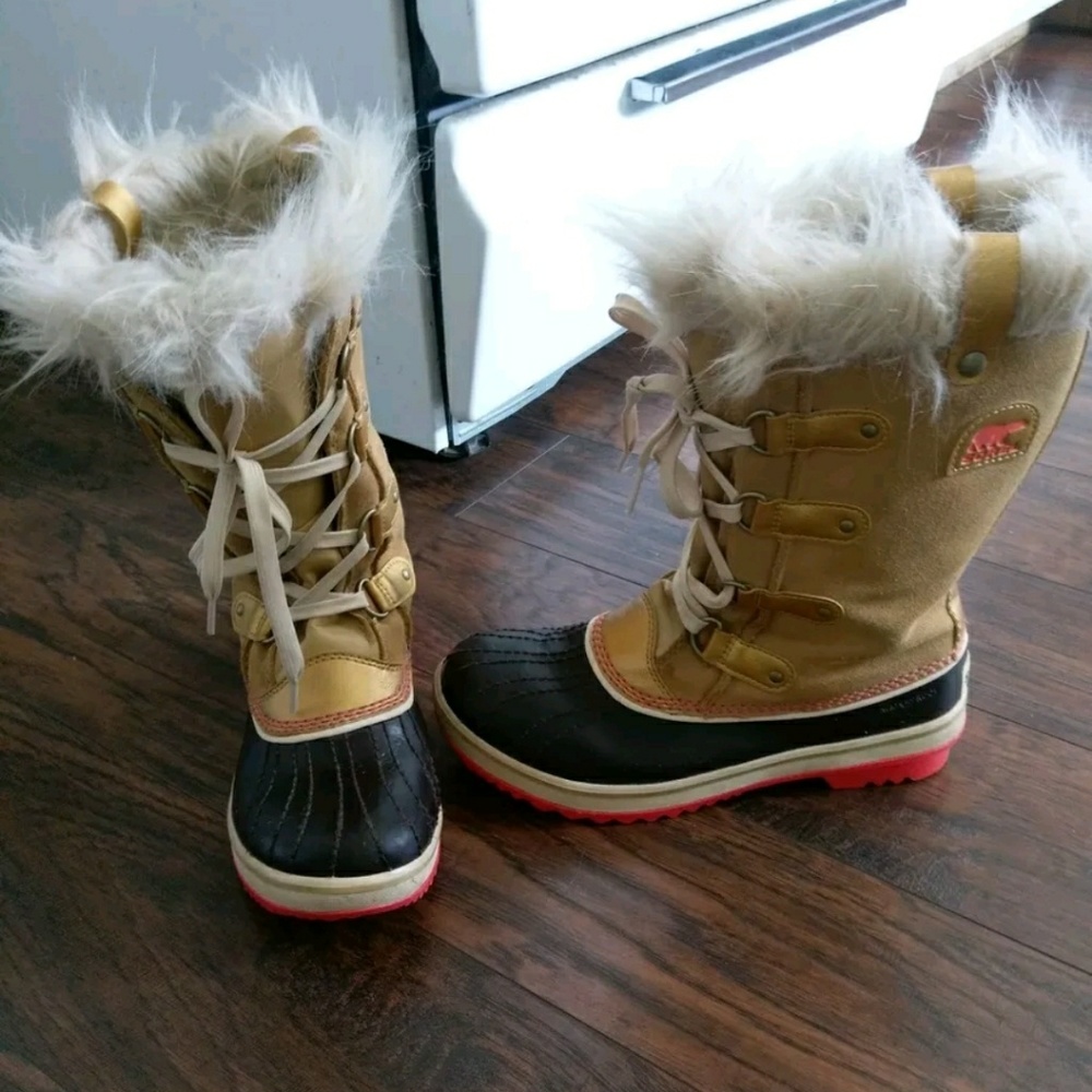 SOLD! Sorel Tofino Waterproof Winter Boots